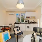 Vibrant And Central Apartment In Muratpasa