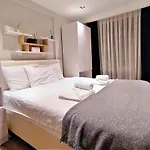 Sleek Residence Flat In Muratpasa With Shared Pool
