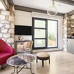 Cozy Studio Flat Near Hadrians Gate