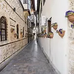 Glamorous Flat With Jacuzzi Near Hadrians Gate