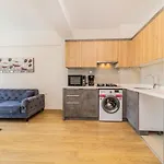 Exquisite Flat With Shared Pool In Kepez