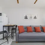 Central And Fully Furnished Flat In Muratpasa