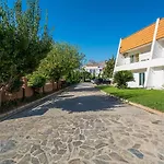 Magic Mountain Villas