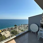 Antalya Konyaalti Denizin Uestuende Gemi Ev