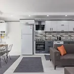 6-Sehir Merkezinde Bueyuek Modern Daire