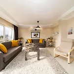 Exquisite Flat With Sea View Near Hadrian Gate