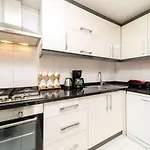 Exquisite Flat With Sea View Near Hadrian Gate