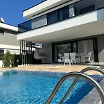 Rueyam Villa 1