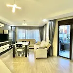 Sunny Apartment In Antalya