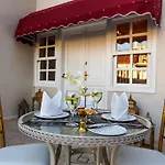 Lavin Suites Hotel