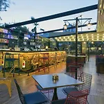 Voswos Garage Coffee Hotel