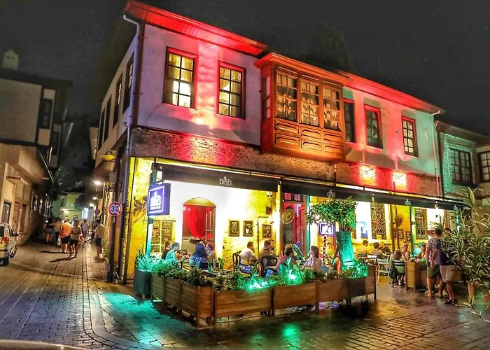 Lords Hostel & Pub