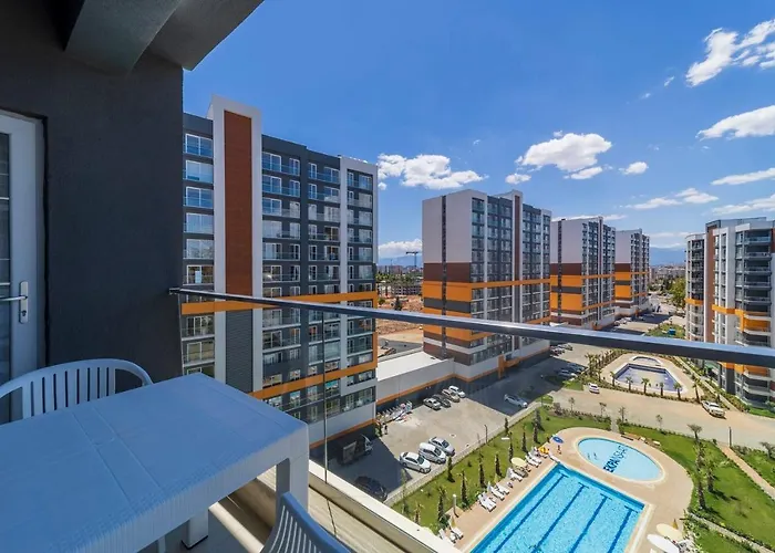 Remarkable Flat With Shared Pool In Kepez