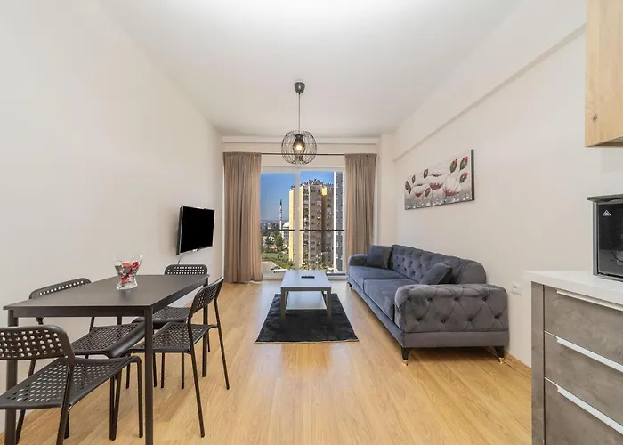 Exquisite Flat With Shared Pool In Kepez