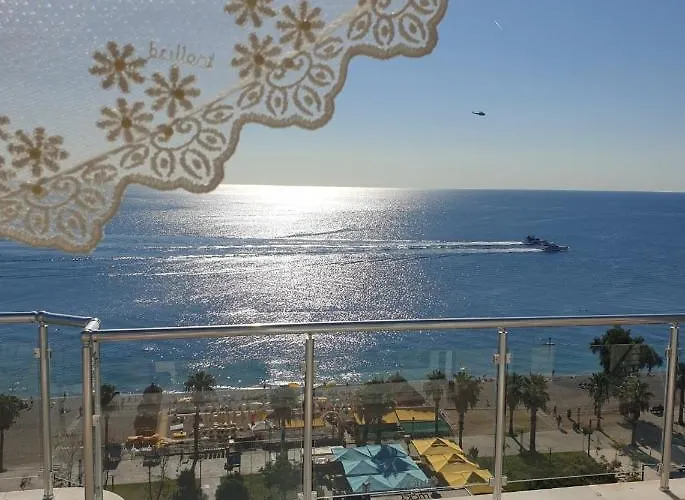 Antalya Konyaaltinda Muhtesem Gemi Ev