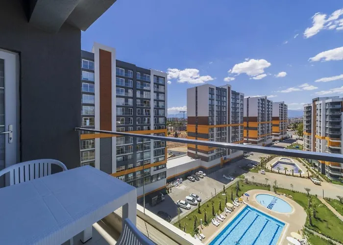 Remarkable Flat With Shared Pool In Kepez
