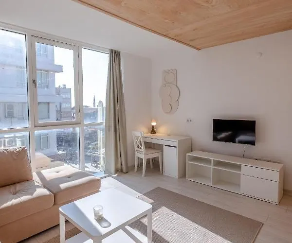 Cozy Japandi- Central & Minimal