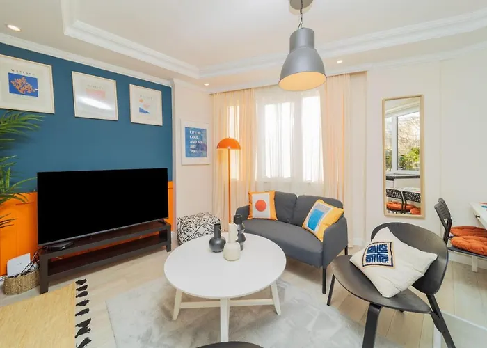 Vibrant And Central Apartment In Muratpasa