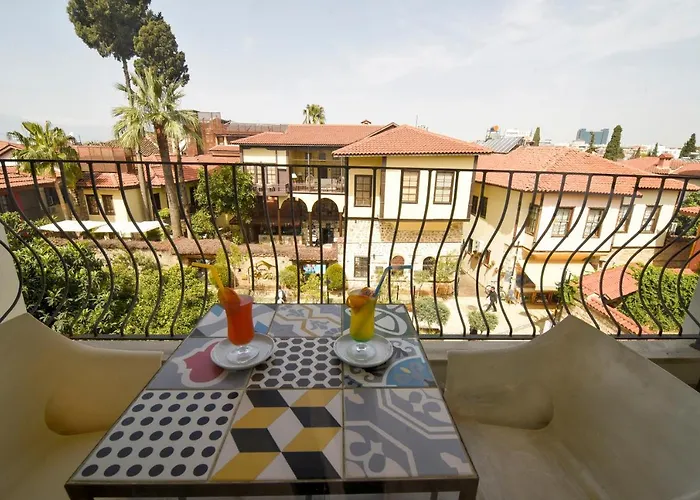 Lovely Flat With Balcony Near Hadrian\'S Gate