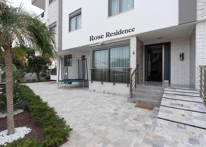 Rose Residence - Cozy Apartments Near The Beach