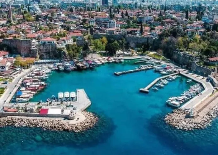 Tarihi Kaleici Muethis Konum Deniz Yakini Uygun Fiyat Huzurlu Ev