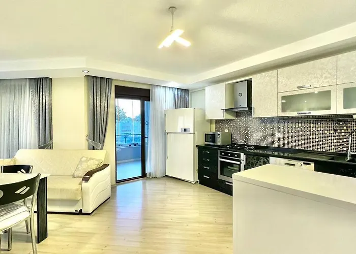 Sunny Apartment In Antalya