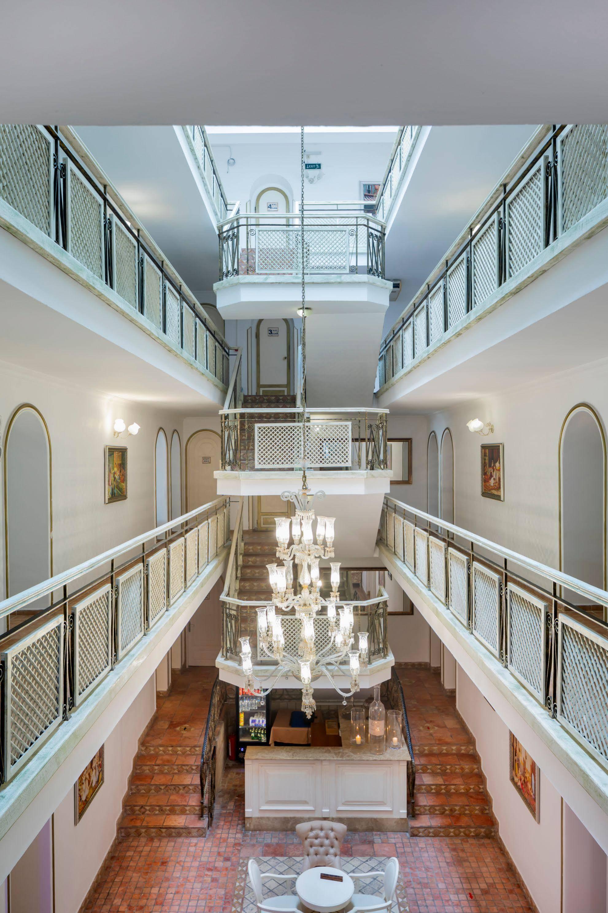 Adalya Port Hotel 4*
