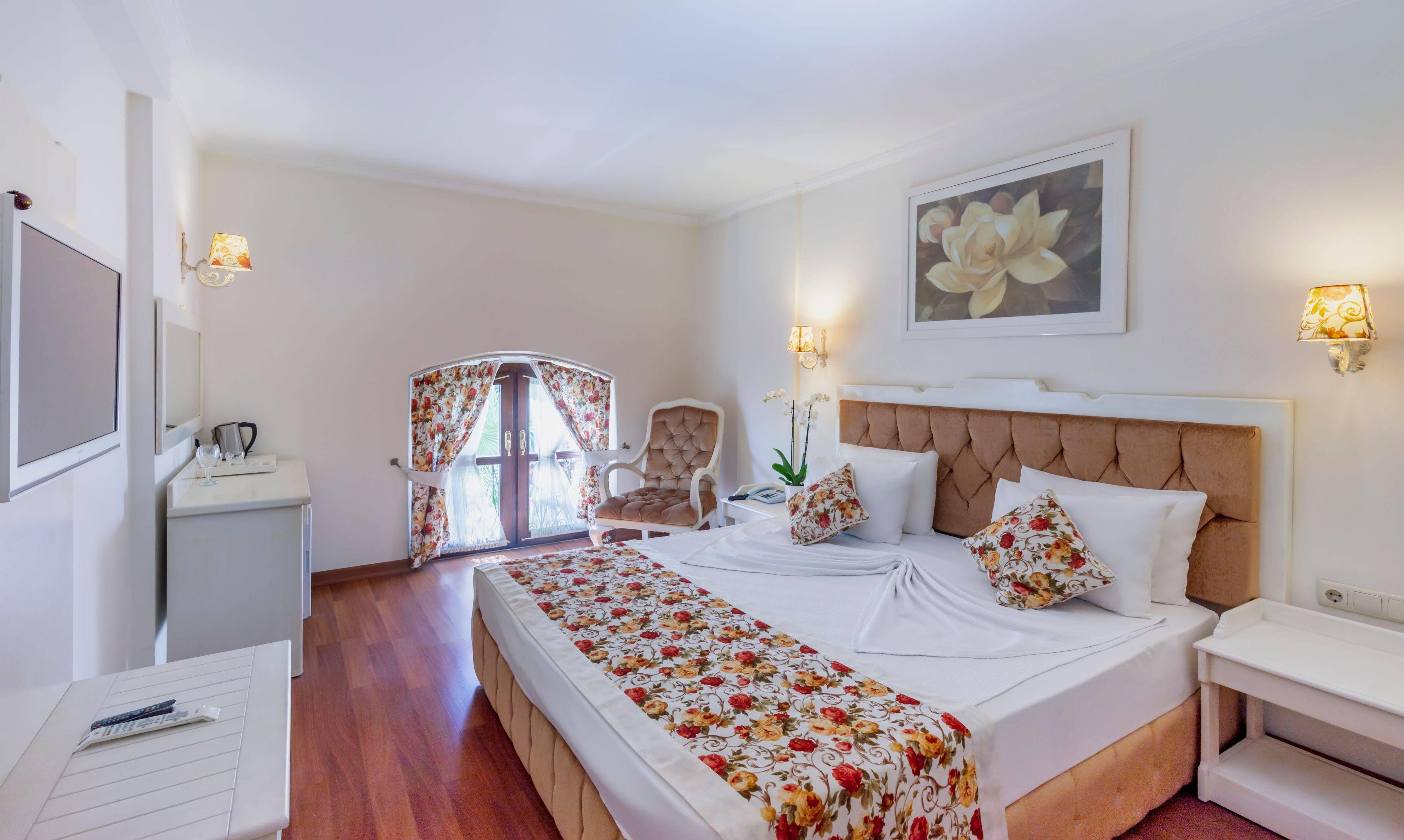 Adalya Port Hotel 4*