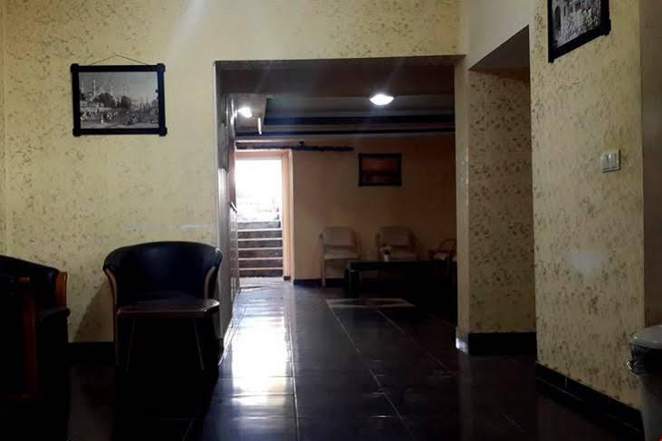 Hostel Uyar Palace *