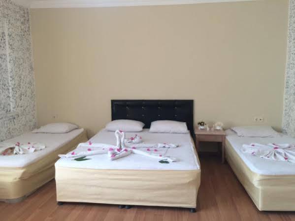 Uyar Palace Hostel