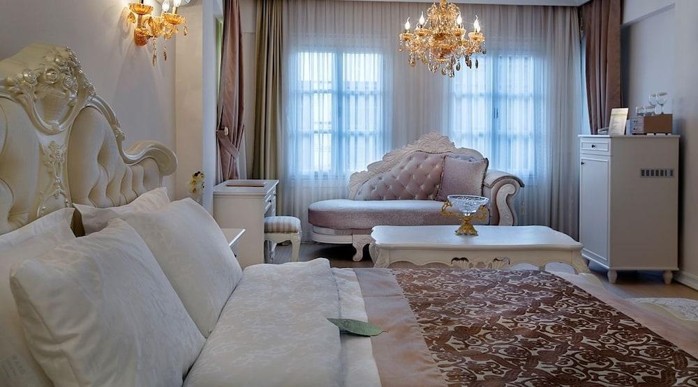 Elegance East 4*