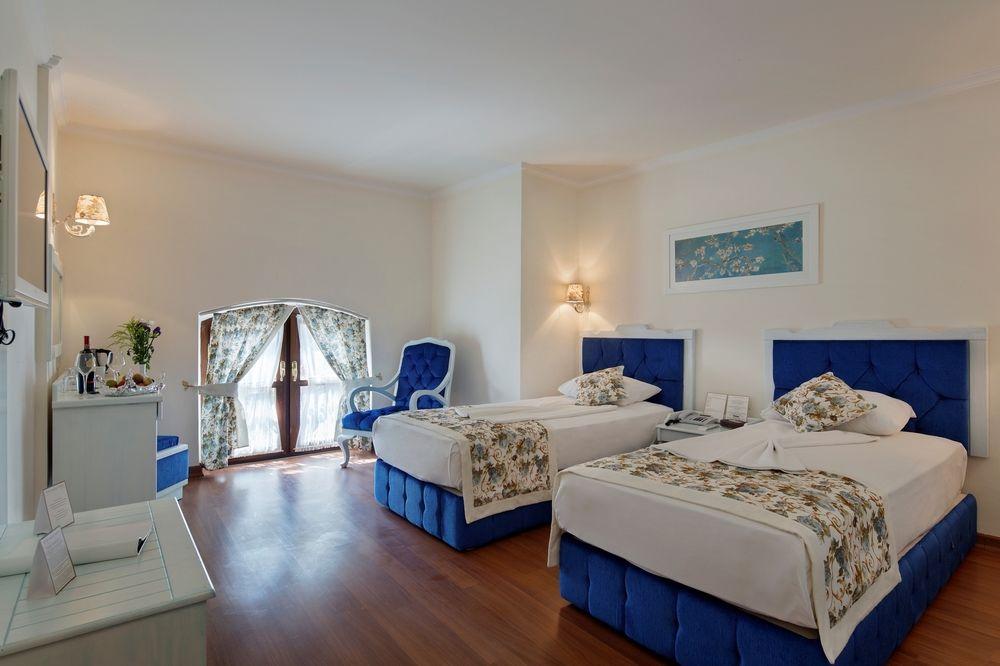 Hotel Adalya Port 4*