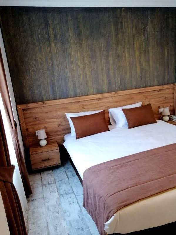 Voswos Garage Coffee Hotel 3*