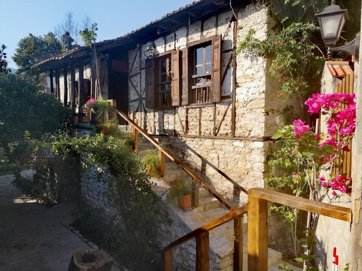 Homestay Demeter Rose Stonehouse Pansion