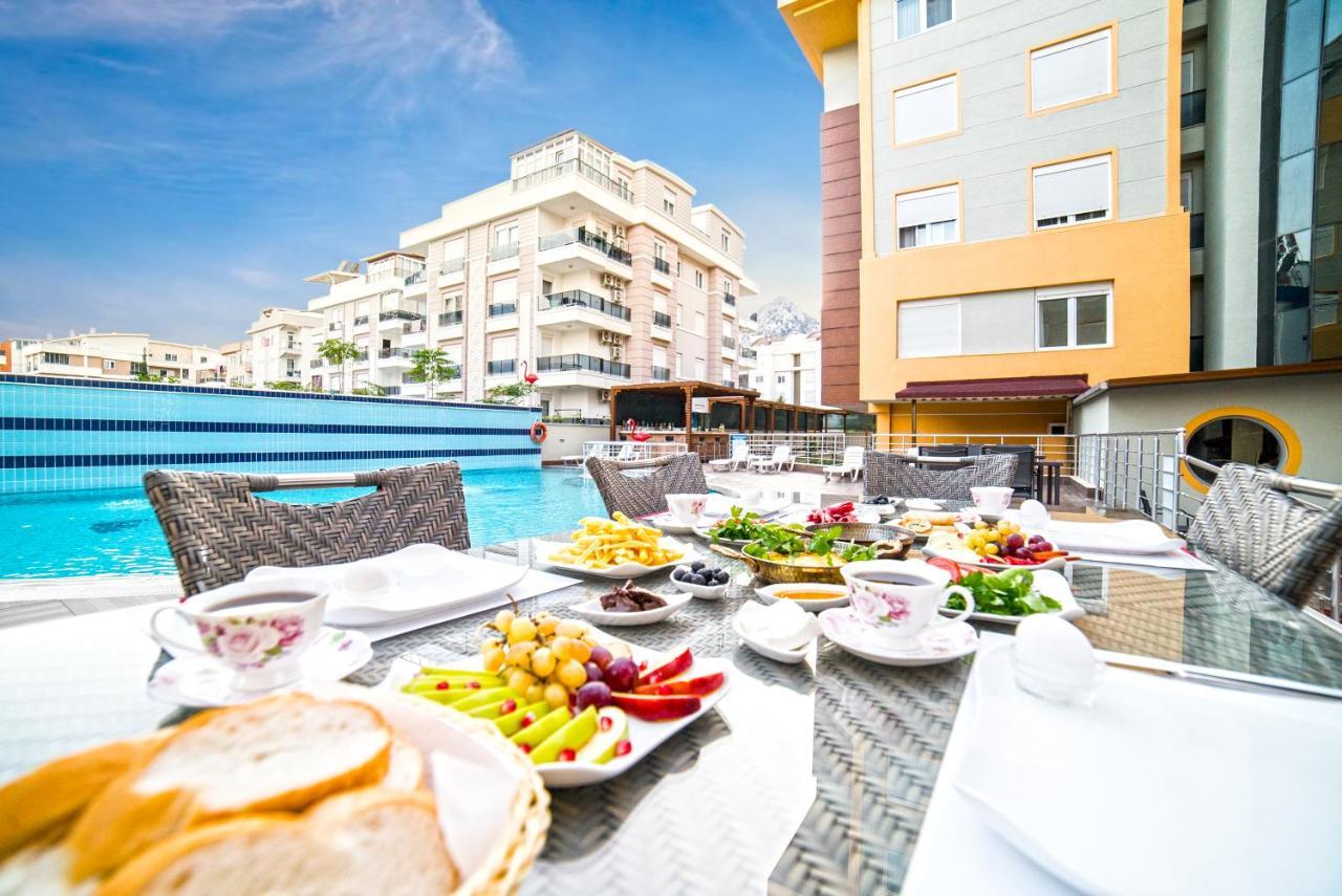 Flamingo Aparthotel 3*