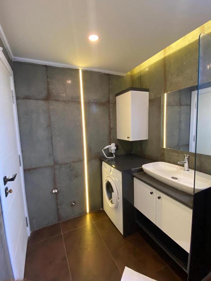 London Hotel *