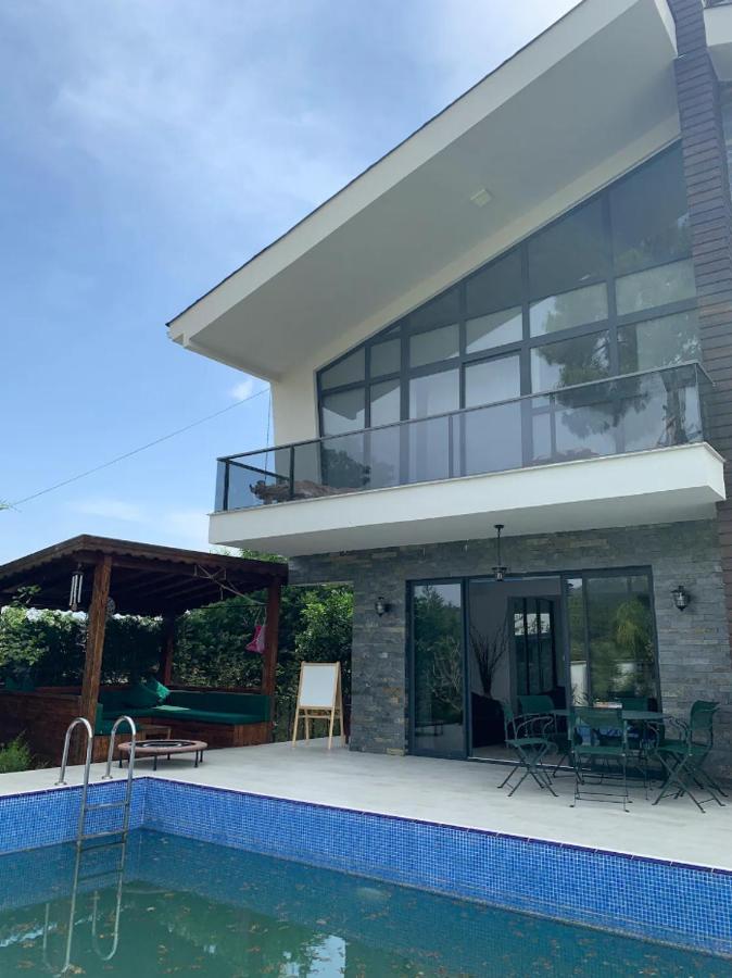 Villa Kus Sesleri Esliginde Havuz Keyfi... *