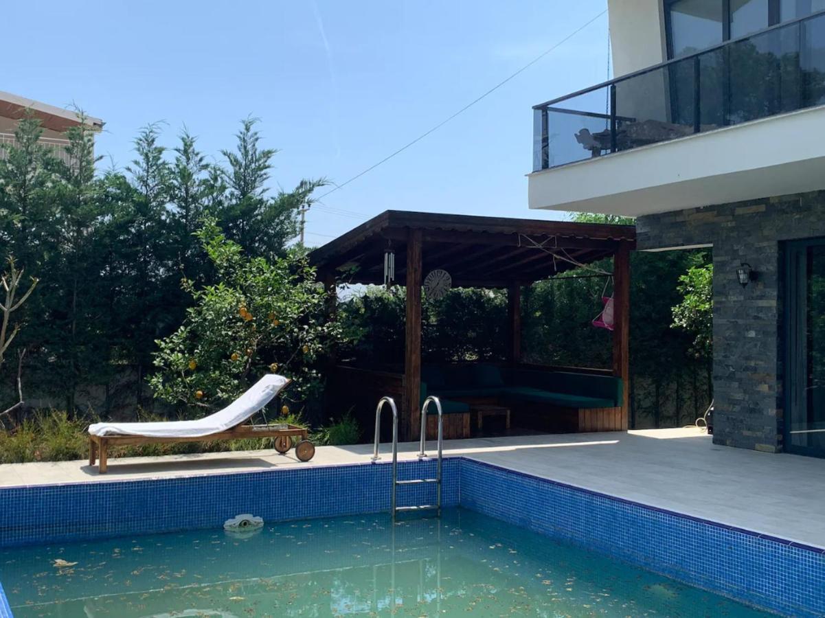 Kus Sesleri Esliginde Havuz Keyfi... Villa Antalya