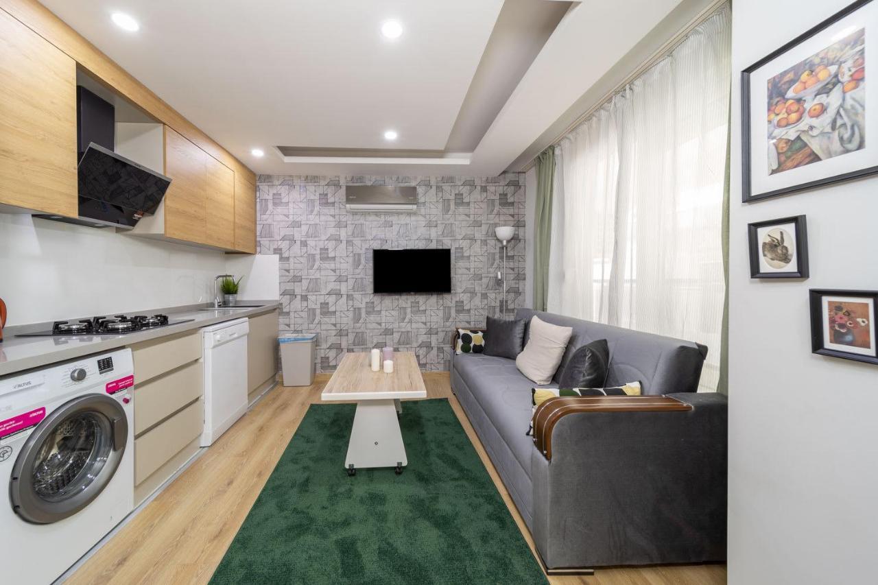 Modern And Cozy With Central Location And Balcony In Muratpasa, Antalya
