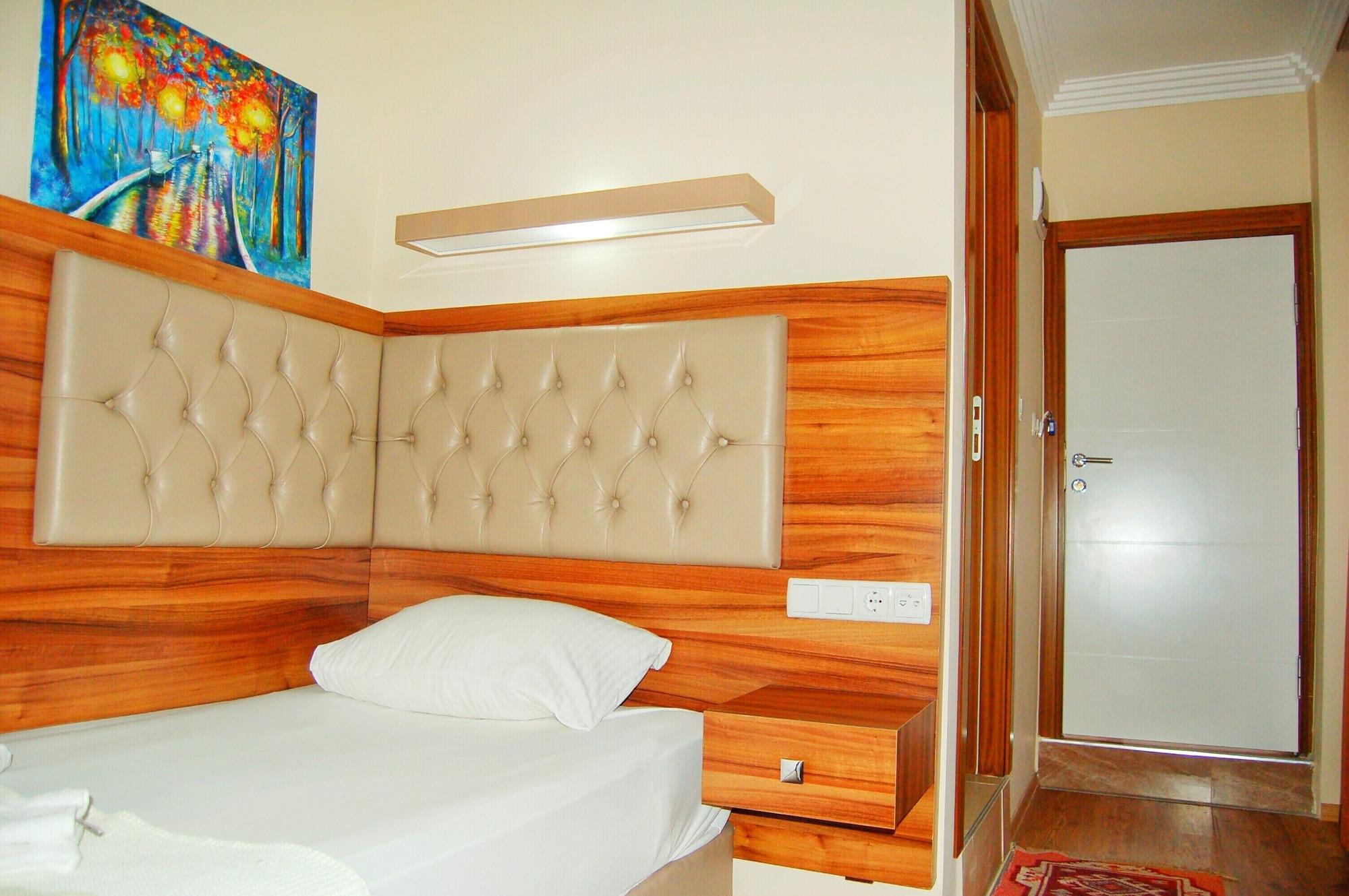 Twenty Hotel 2*