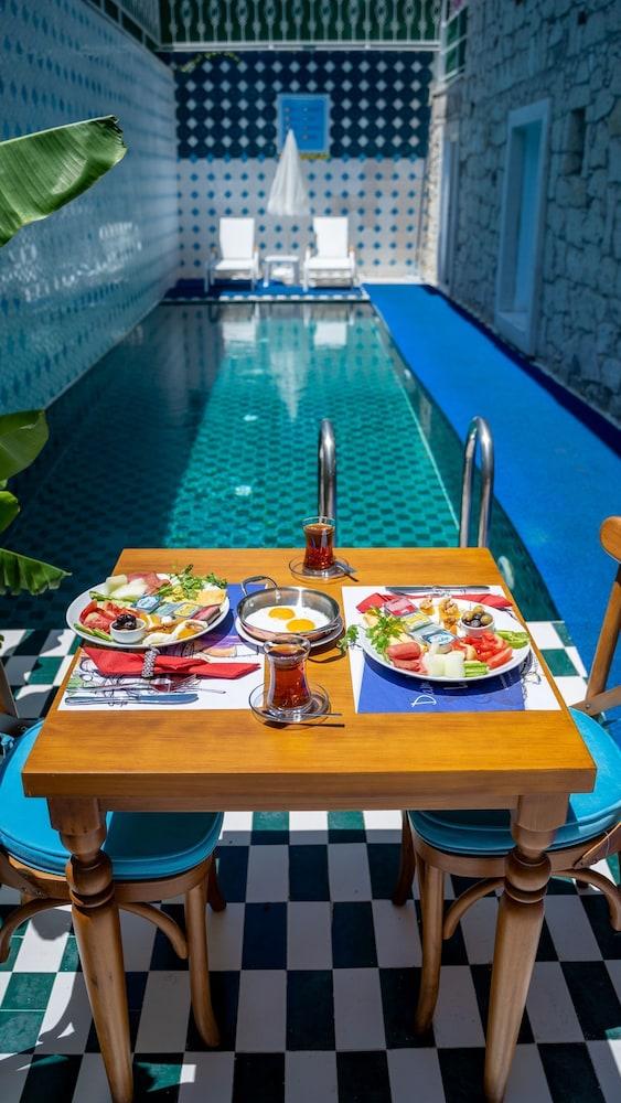 Yazar Lara Hotel Antalya