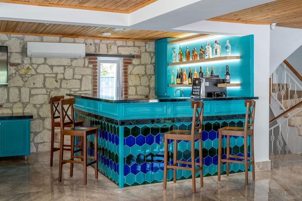 Yazar Lara Hotel