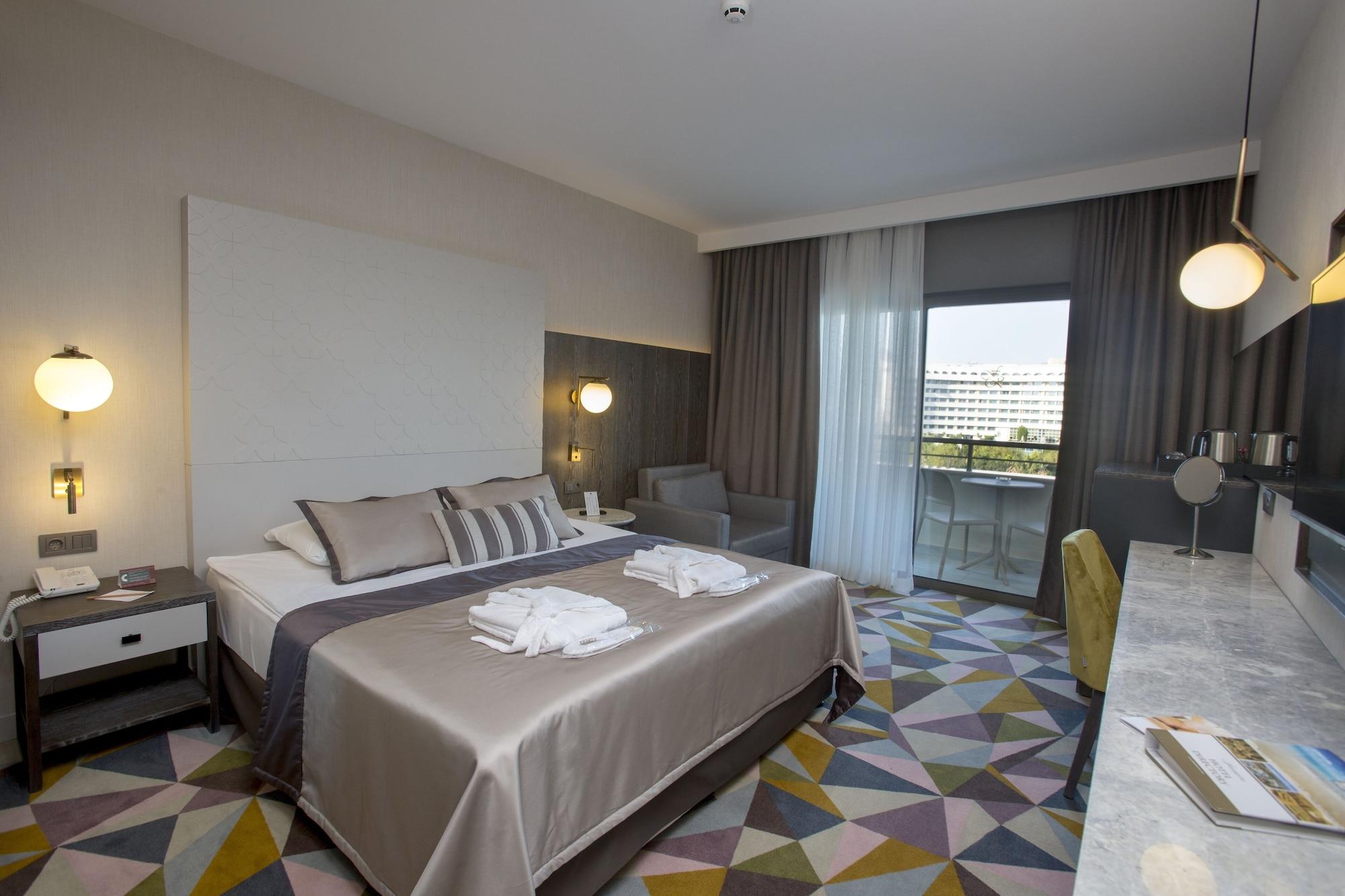 Fame Lara & 5* Antalya