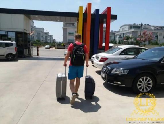 Close Airport,mall Of Shopping Center,tram Station Apartment