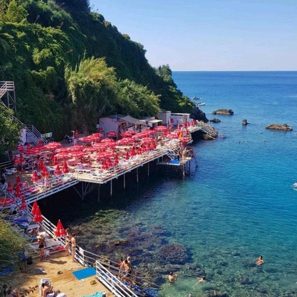 Sea Paradise Apartment *