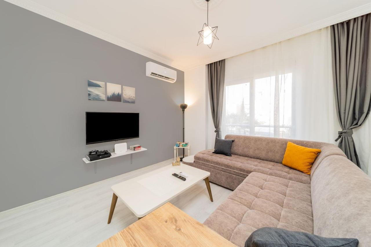 Flat In With Shared Pool And Garden *