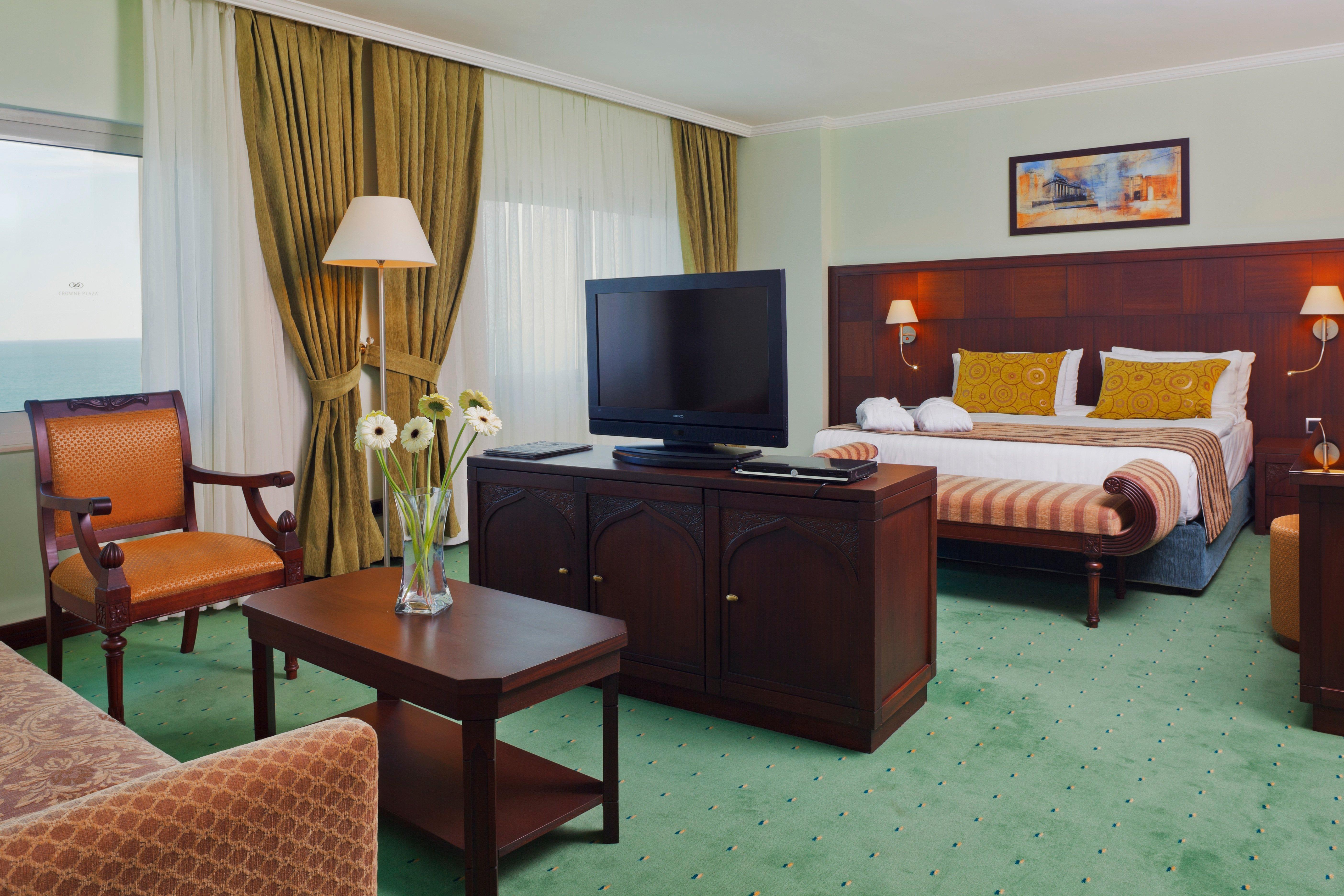 Crowne Plaza By Ihg Hotel