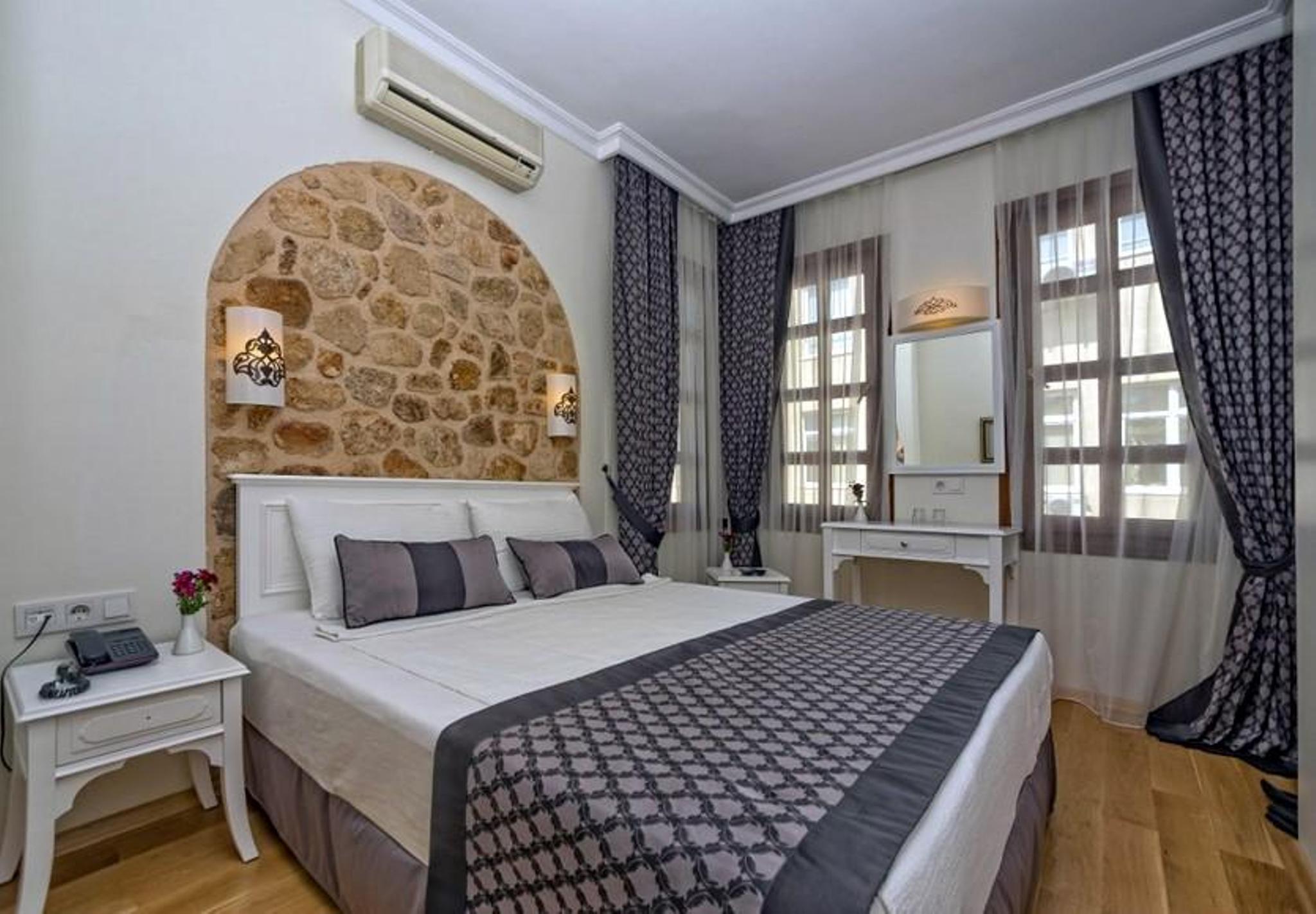 Argos Hotel 3*