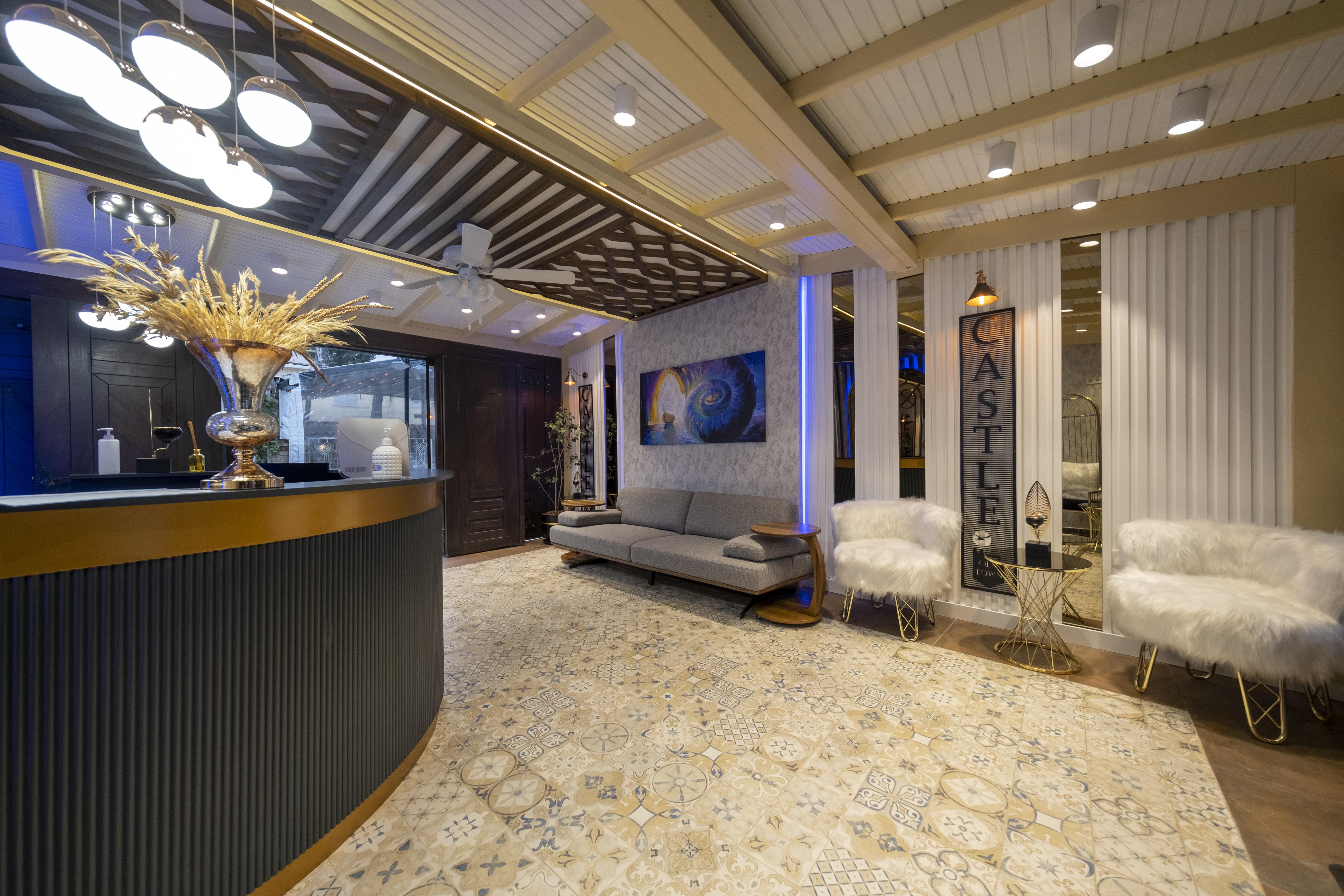 Castle Old Town Otel 3*