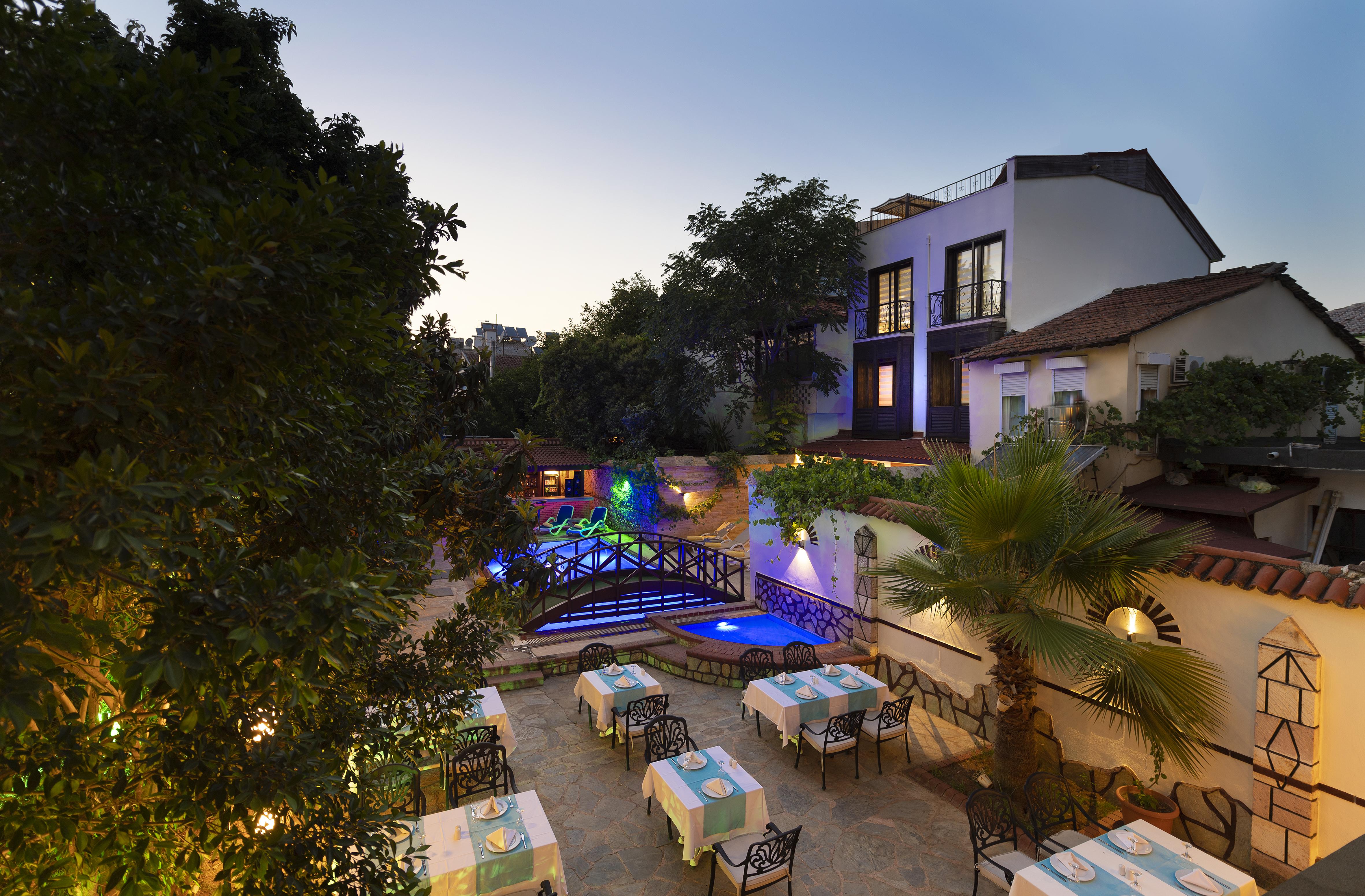 Castle Old Town Otel Antalya